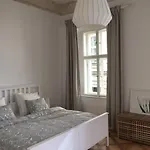 Stylish Apartment 5 Mins From The Charles Bridge